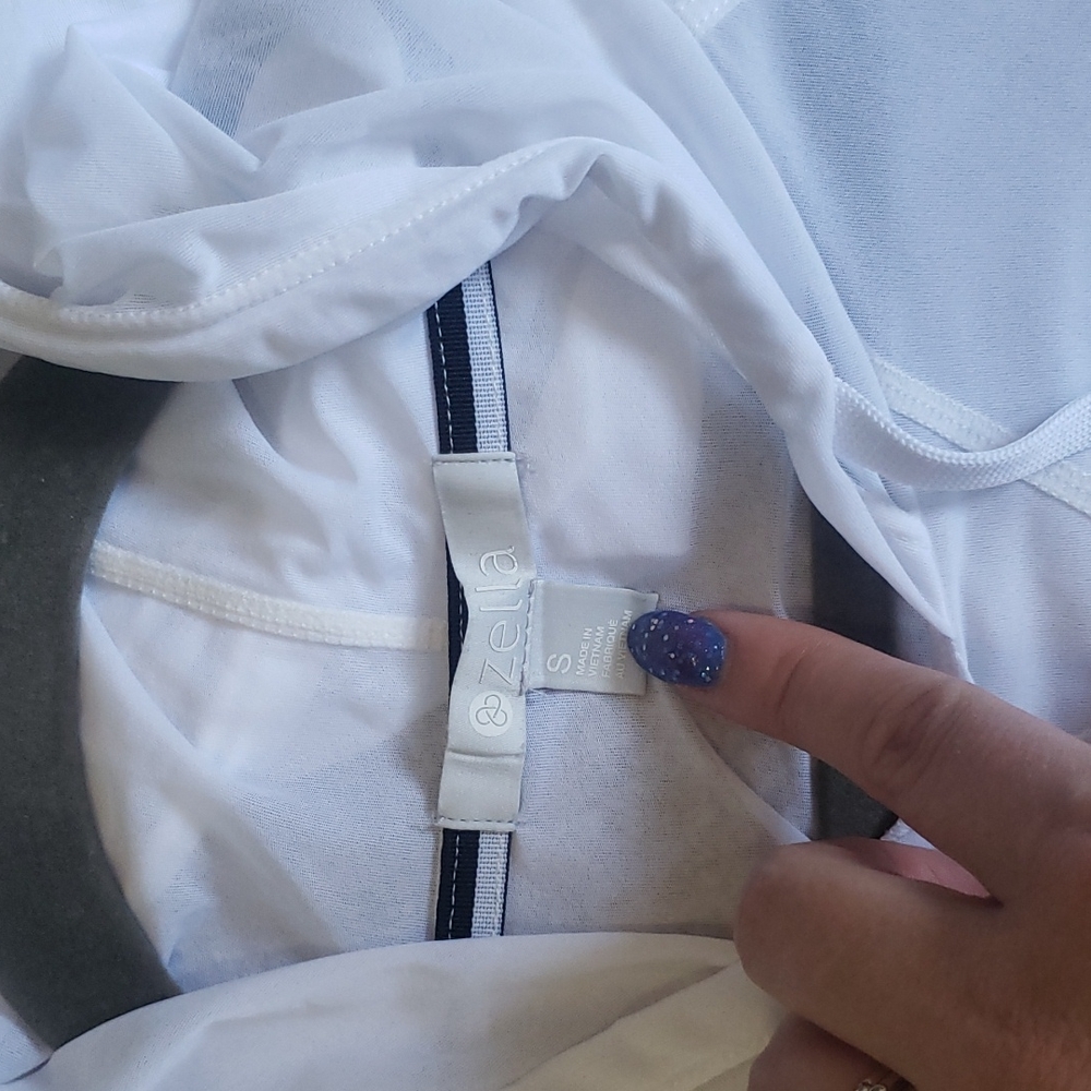 Workout top - Picture 3 of 4